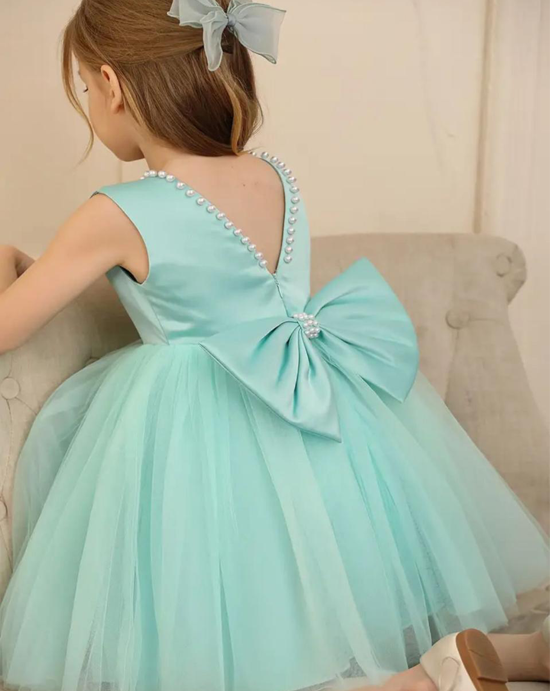 Vestido Princesa Satín Con Lazo y Perlas