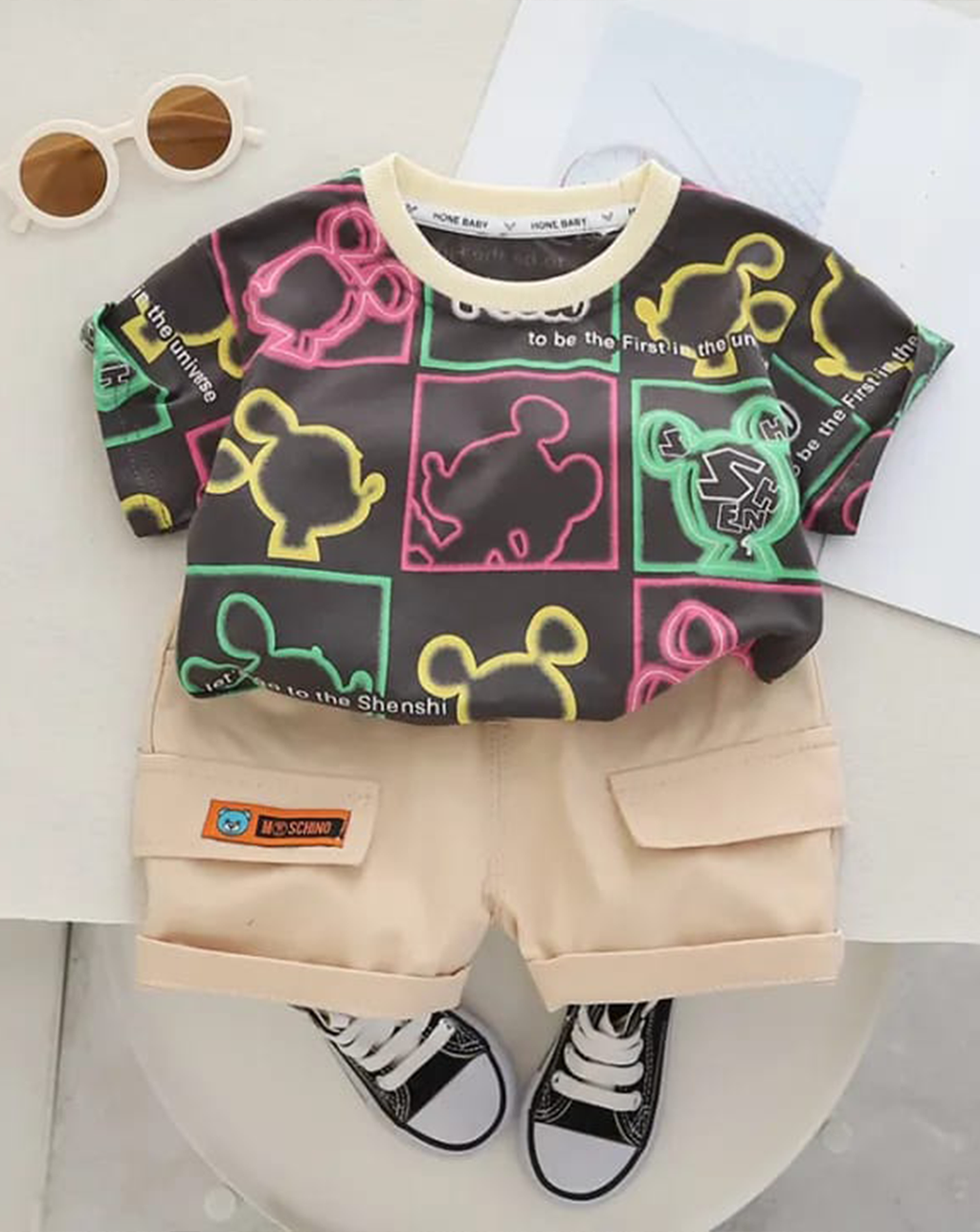 Conjunto Camiseta Gris con Short Beige