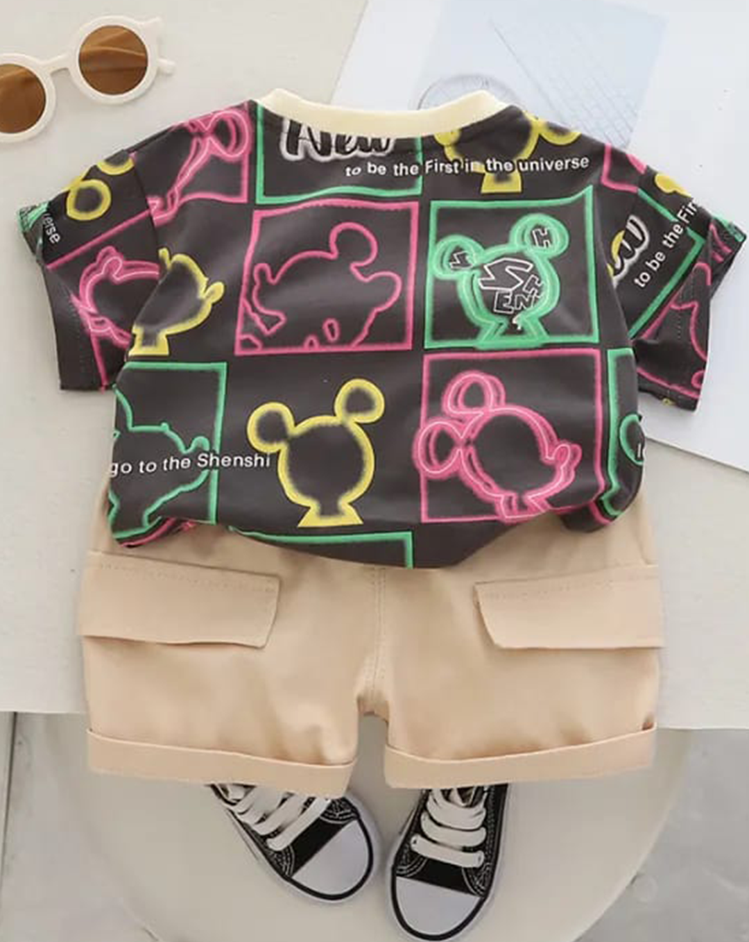 Conjunto Camiseta Gris con Short Beige