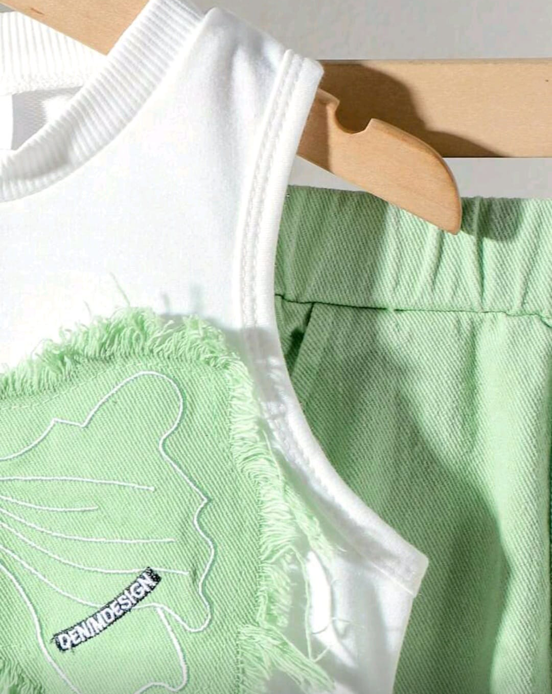 Conjunto Blusa Mariposa y Pantalón