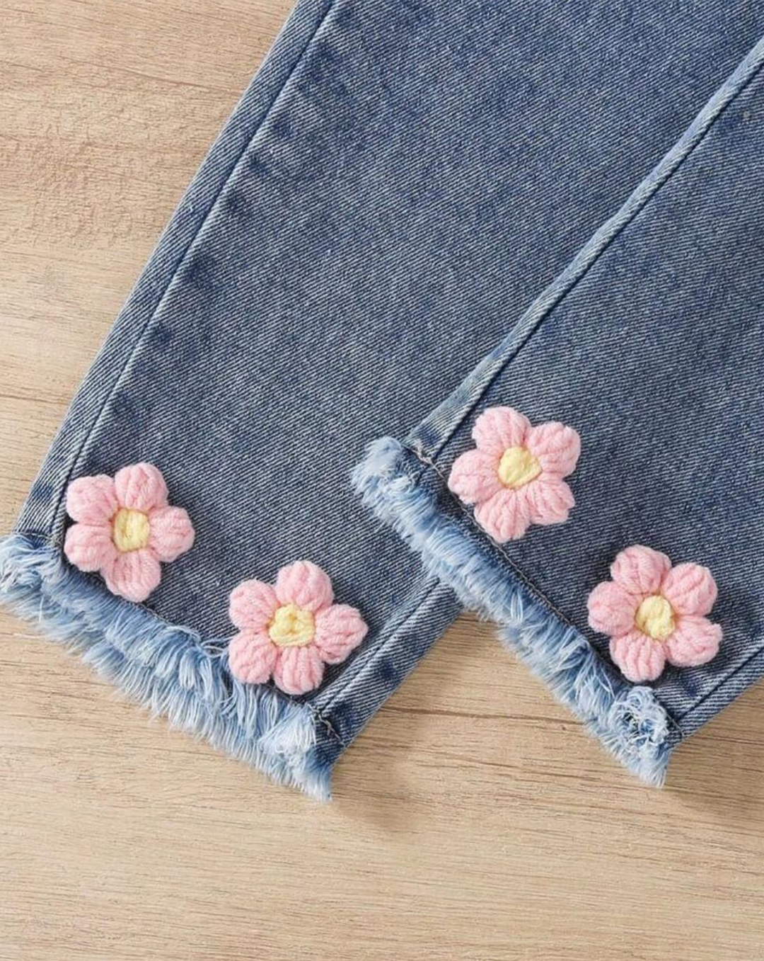 Blusa cuadros y jean flores