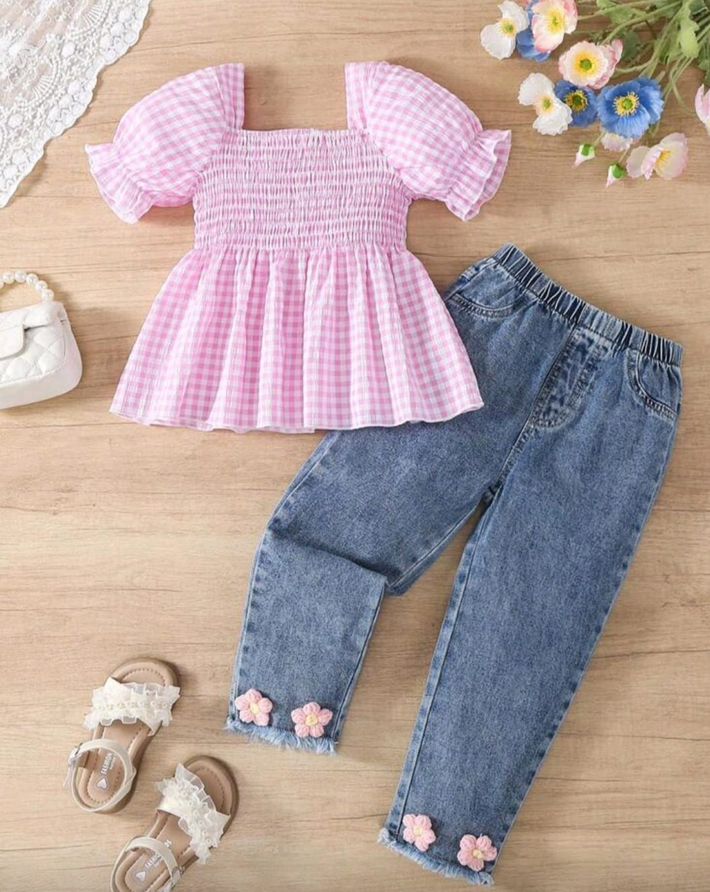 Blusa cuadros y jean flores