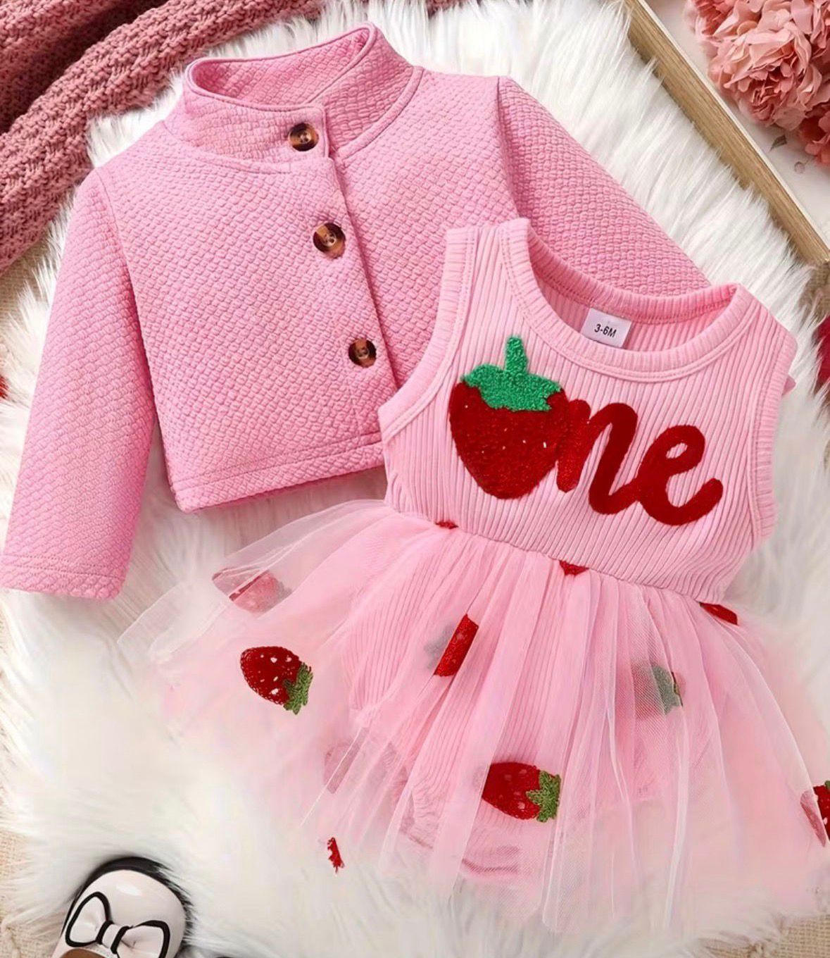 Vestido Bebé fresa mas chaqueta rosa