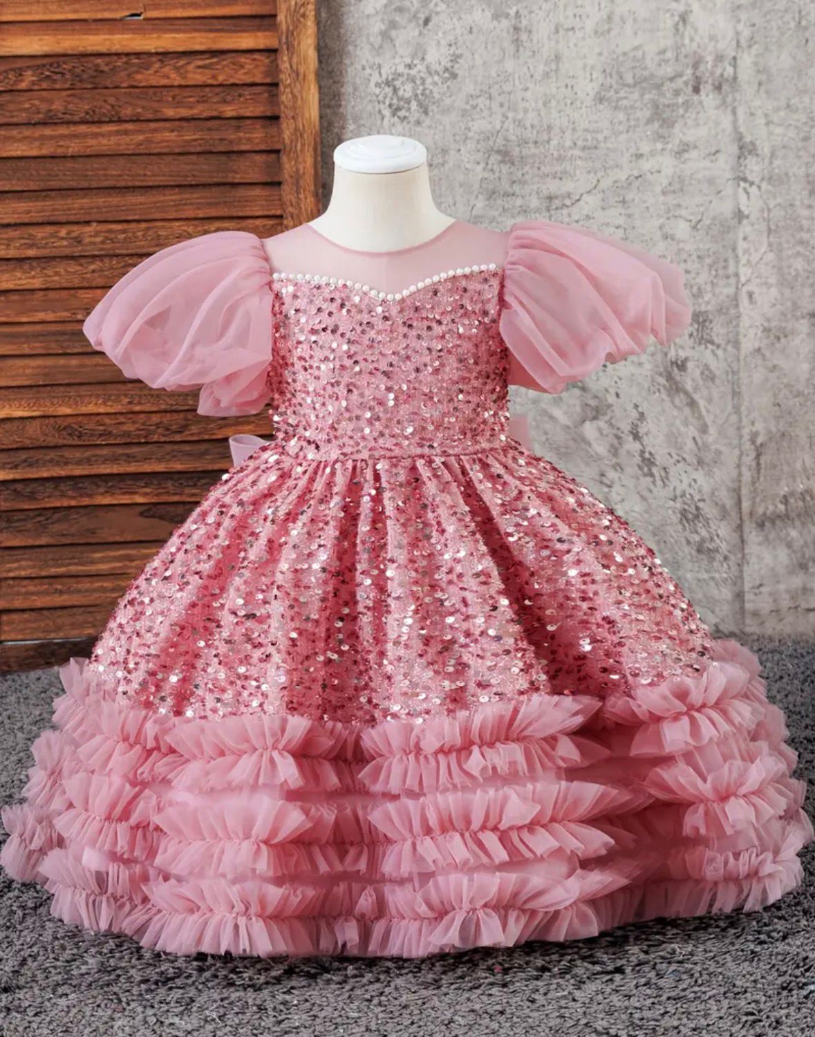 Vestido tipo Reina de Cristal Rosa