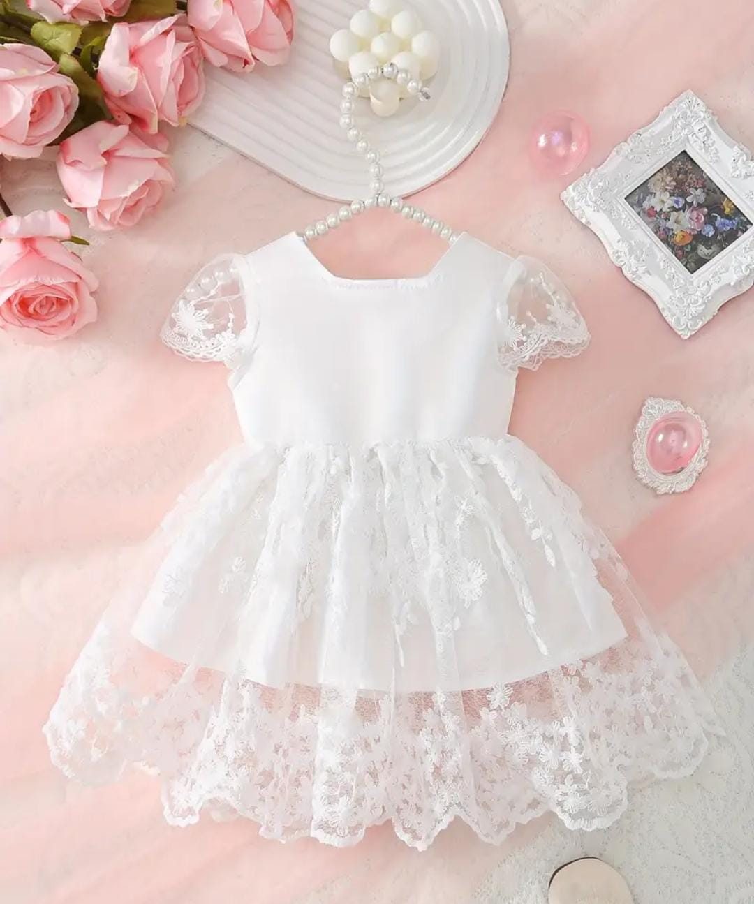 Vestido blanco angelical con encaje